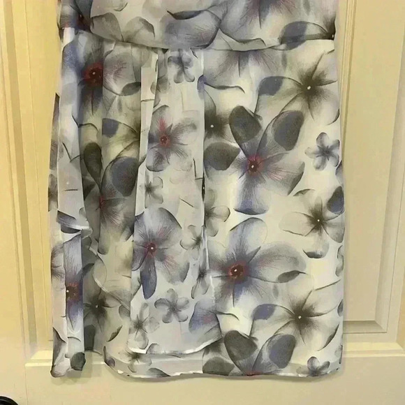 Lauren Conrad "Patrick and Miley" Flowered Sleeveless Spring Summer Dress size 8 - Picture 3 of 7